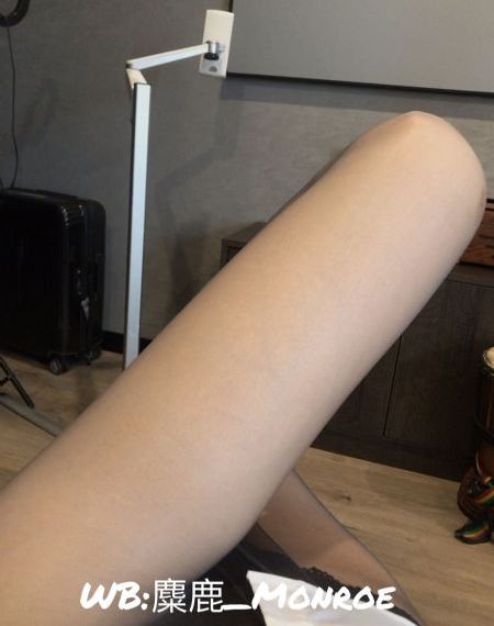 被两个师尊按住吃奶好爽_DVD免费在线播放