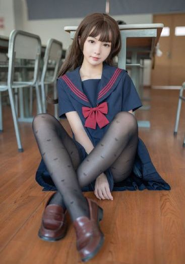 日本精品中文_十万网红美女美酱